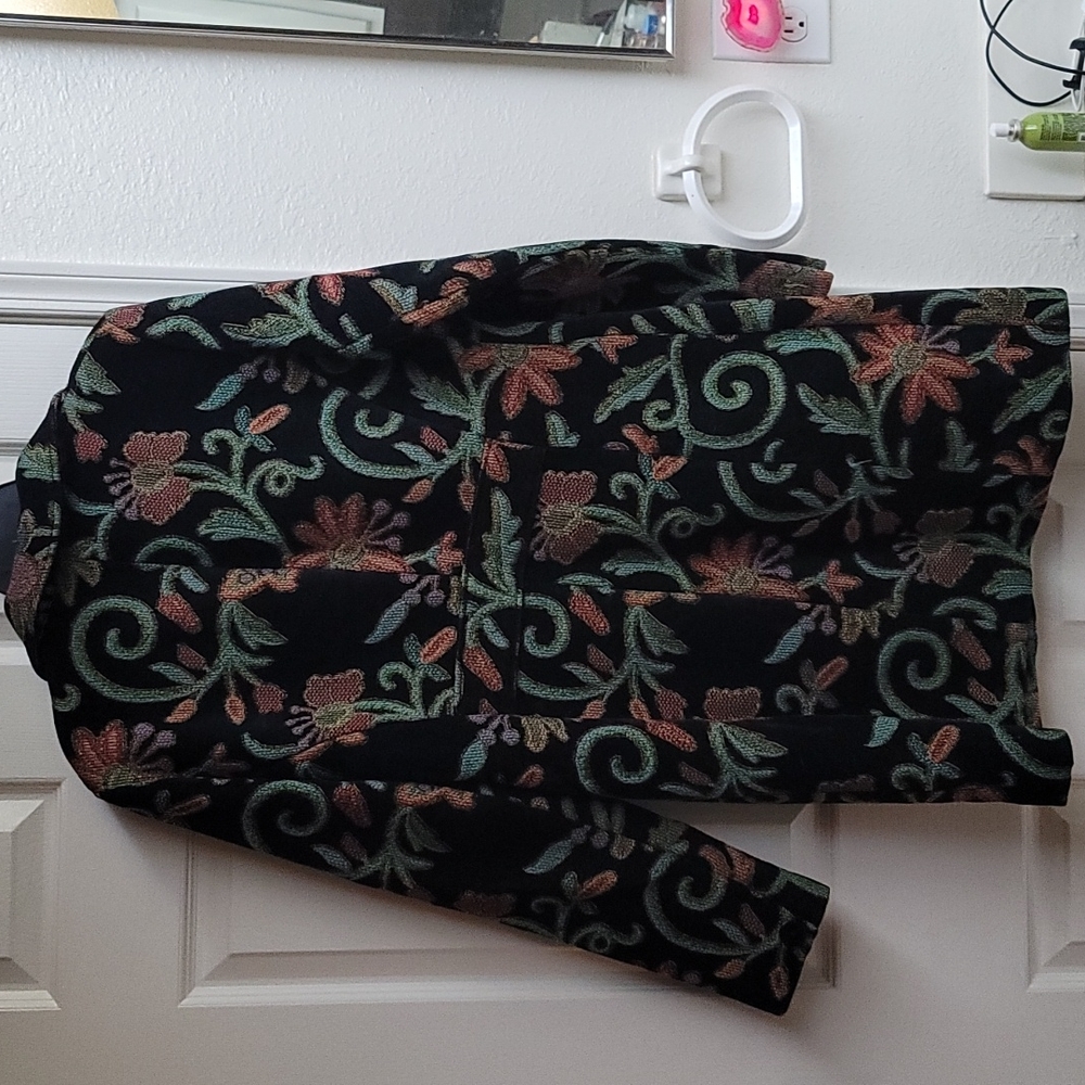 Beautiful Allison Taylor Floral button Coat